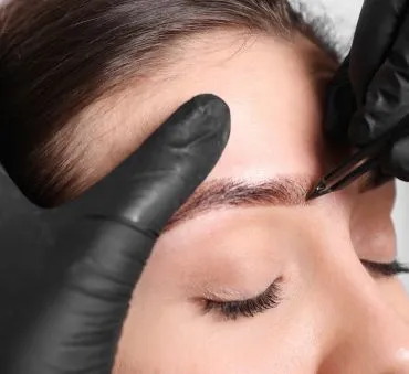 Farge og/eller Form av vipper og bryn